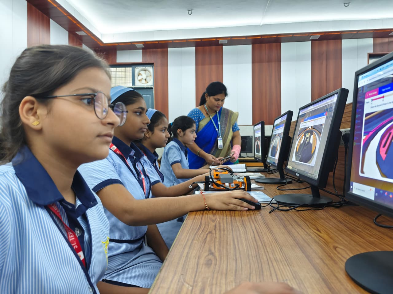 Mjc Computer Lab Junior Computer Lab :: St. Teresa's Academy, Modi Nagar